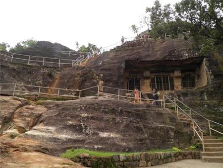 Shri Panch Pandav Caves Pachmarhi